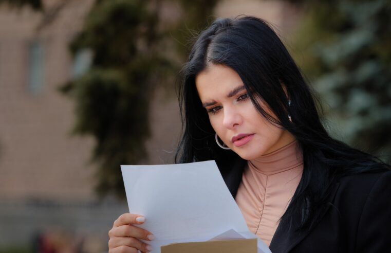 Amour et séparation : l’impact d’une lettre d’adieu triste qui fait pleurer