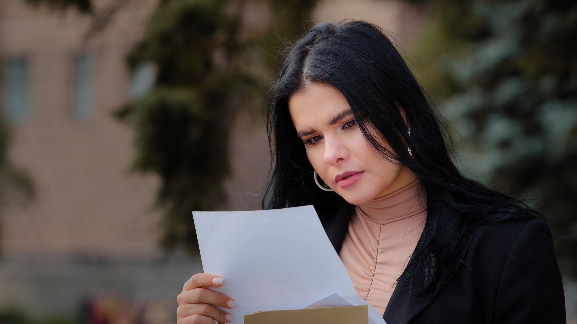 Amour et séparation : l’impact d’une lettre d’adieu triste qui fait pleurer