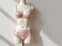 découvrez antinéa, la corseterie grande taille haut de gamme qui allie confort et élégance. profitez de collections raffinées, spécialement conçues pour sublimer toutes les silhouettes et offrir un maintien parfait au quotidien.