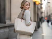 découvrez notre sélection des meilleurs cabas de créateur pour femme active, alliant style moderne et fonctionnalité pour accompagner vos journées avec élégance.